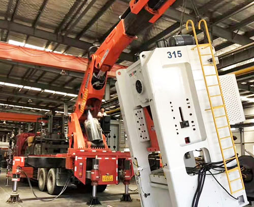 贵港附近随车吊出租，轻松解决运输难题