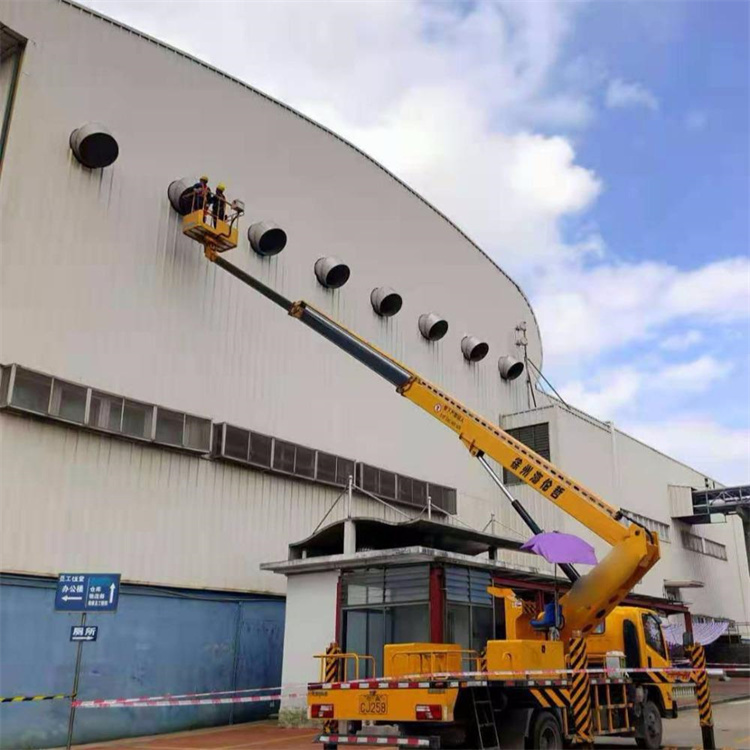 贵港高空作业车出租服务：专业广告牌安装解决方案